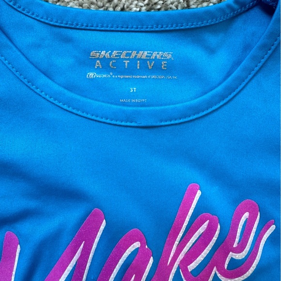 Skechers Blue and Pink Short Sleeve Tee with Colorful Print graphic tee size 3T - Picture 4 of 5